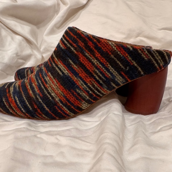 Jeffrey Cambell knitted striped block heel mules - Picture 2 of 5